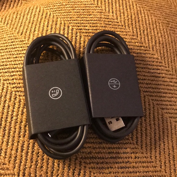 Beats by Dr. Dre Beats Solo 2 Headphones - Picture 2 of 2